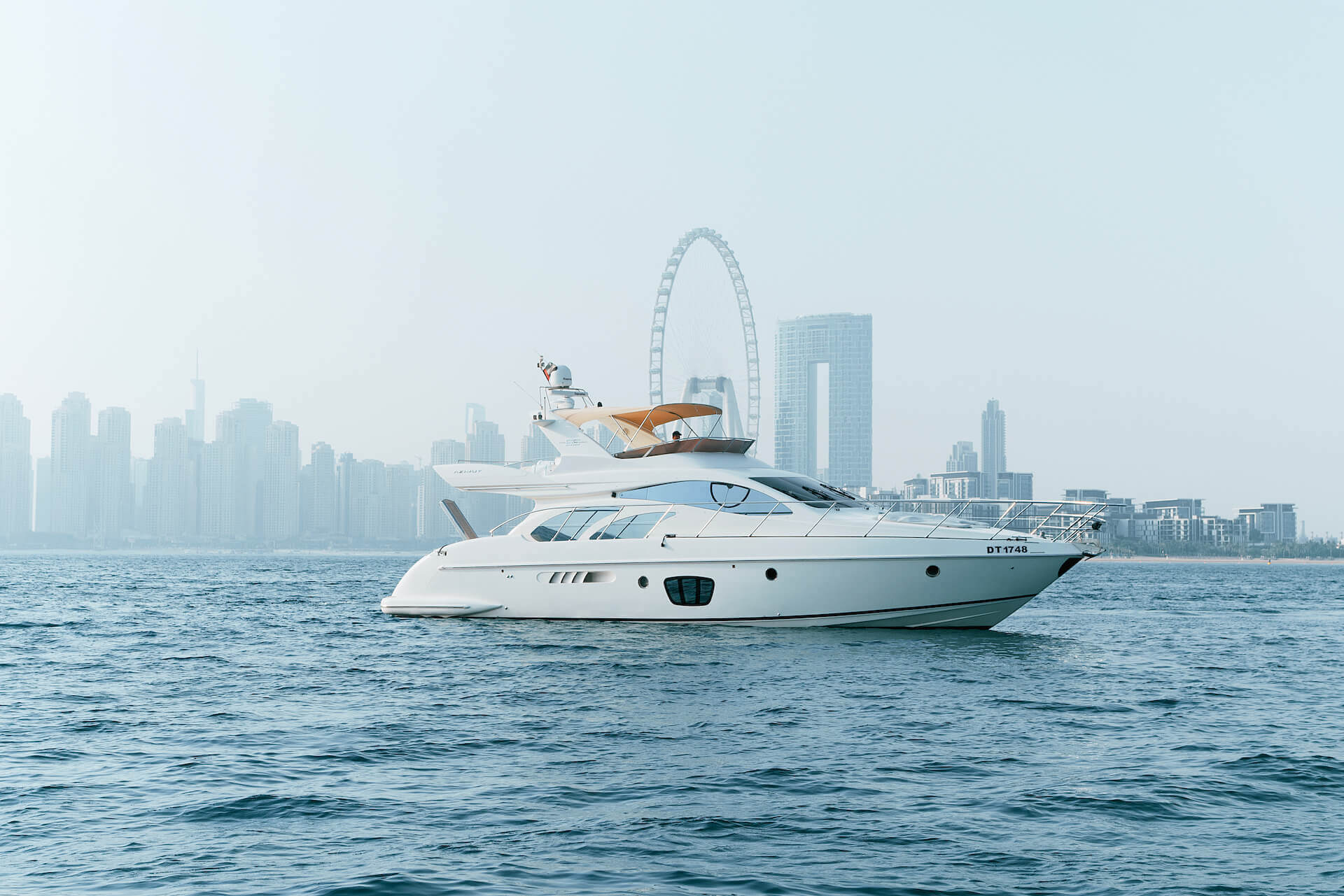 how to rent a yacht in dubai