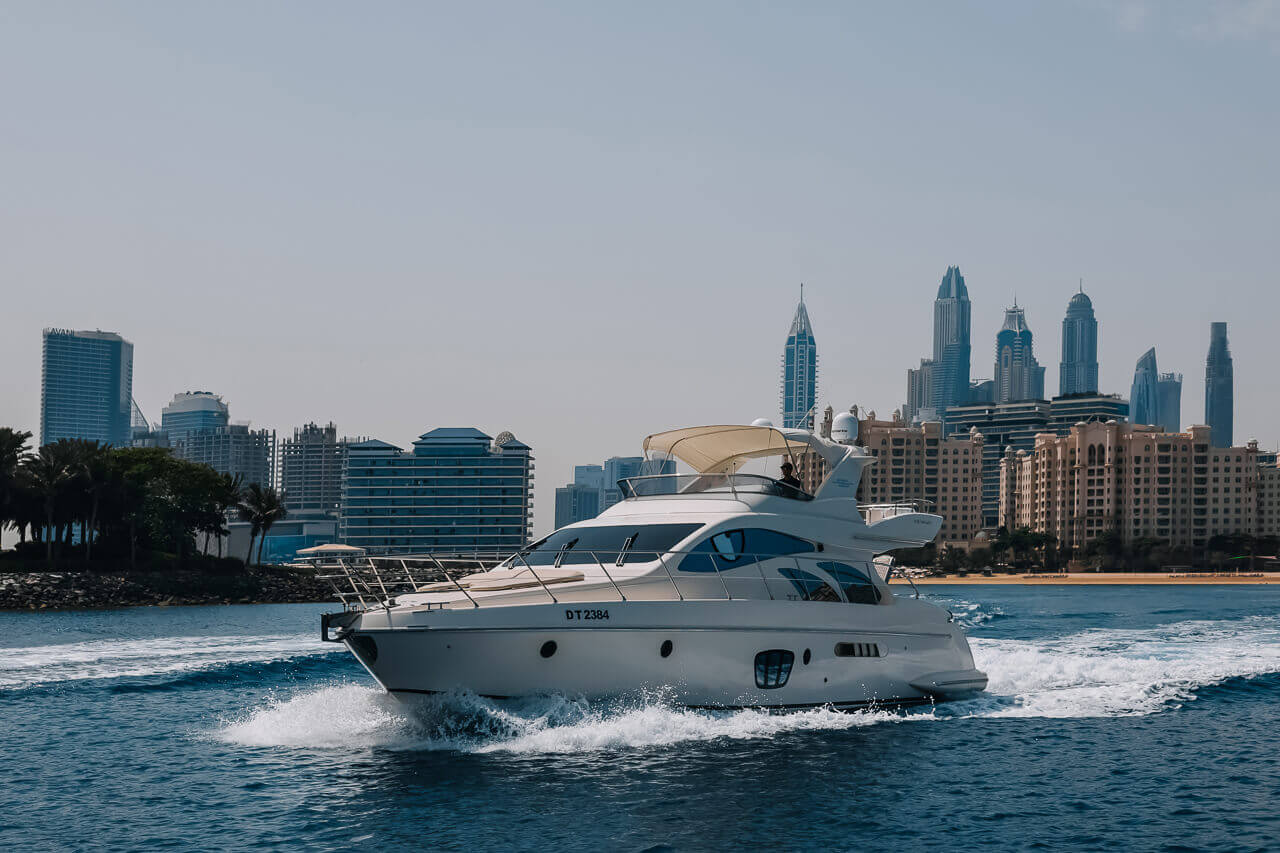 how to rent a yacht in dubai