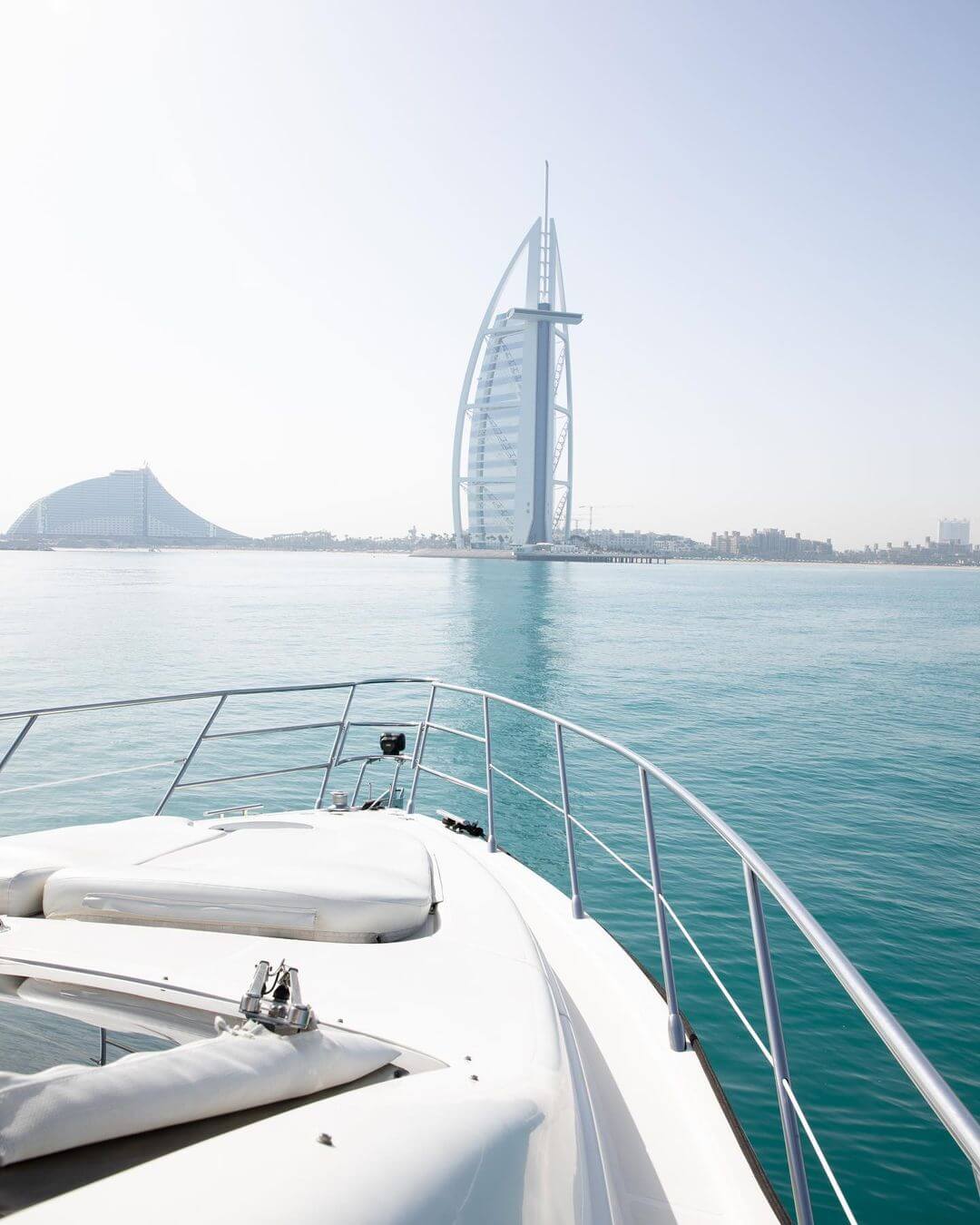 how to rent a yacht in dubai